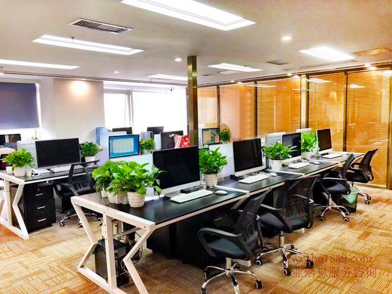 會(huì)展中心地鐵口現(xiàn)代國(guó)際商務(wù)大廈多套辦公室出租，網(wǎng)絡(luò)技術(shù)服務(wù)完善，圖片實(shí)拍，租客免擁